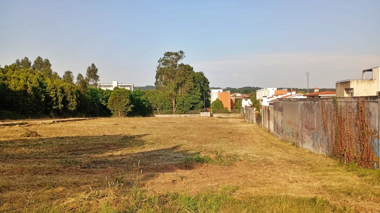 Terreno para Venda em Castêlo da Maia Foto 9