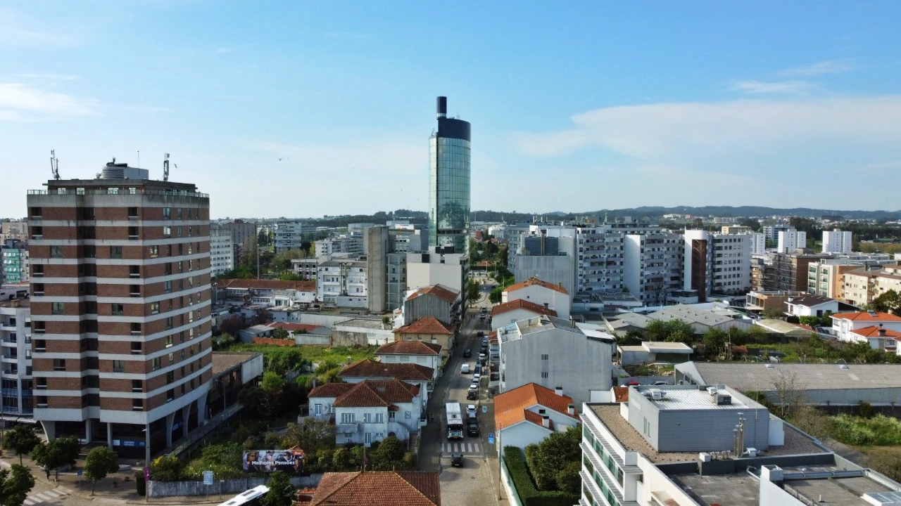Terreno para Venda em Cidade da Maia Foto 6