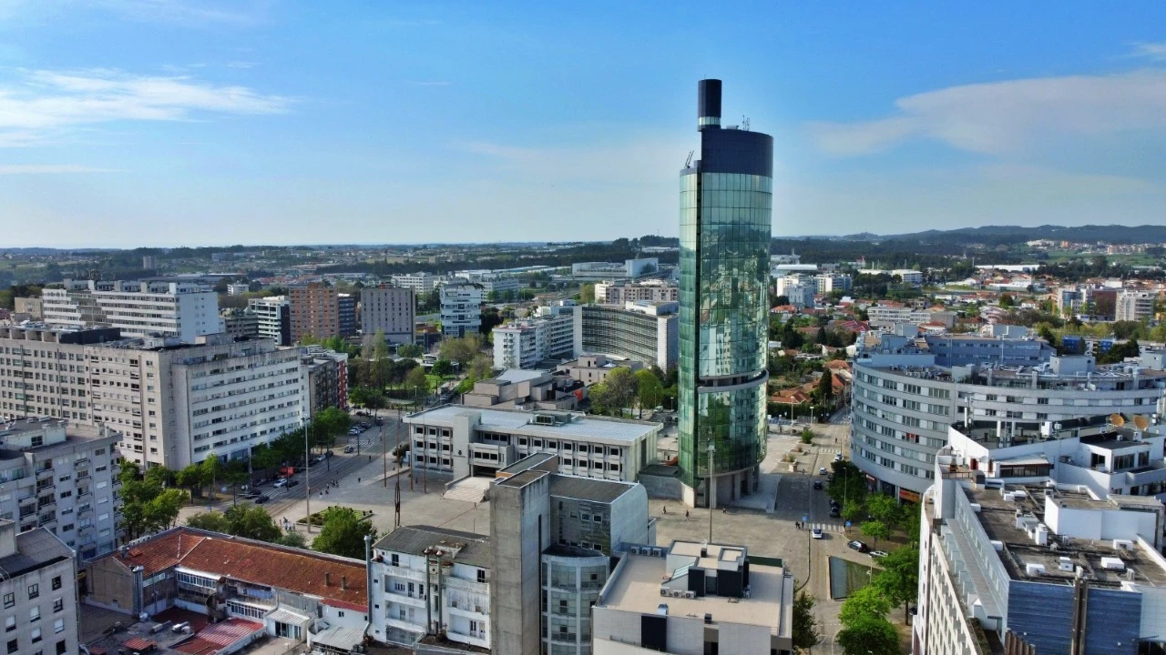 Terreno para Venda em Cidade da Maia Foto 9