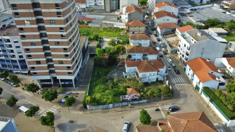 Terreno para Venda em Cidade da Maia Foto 2
