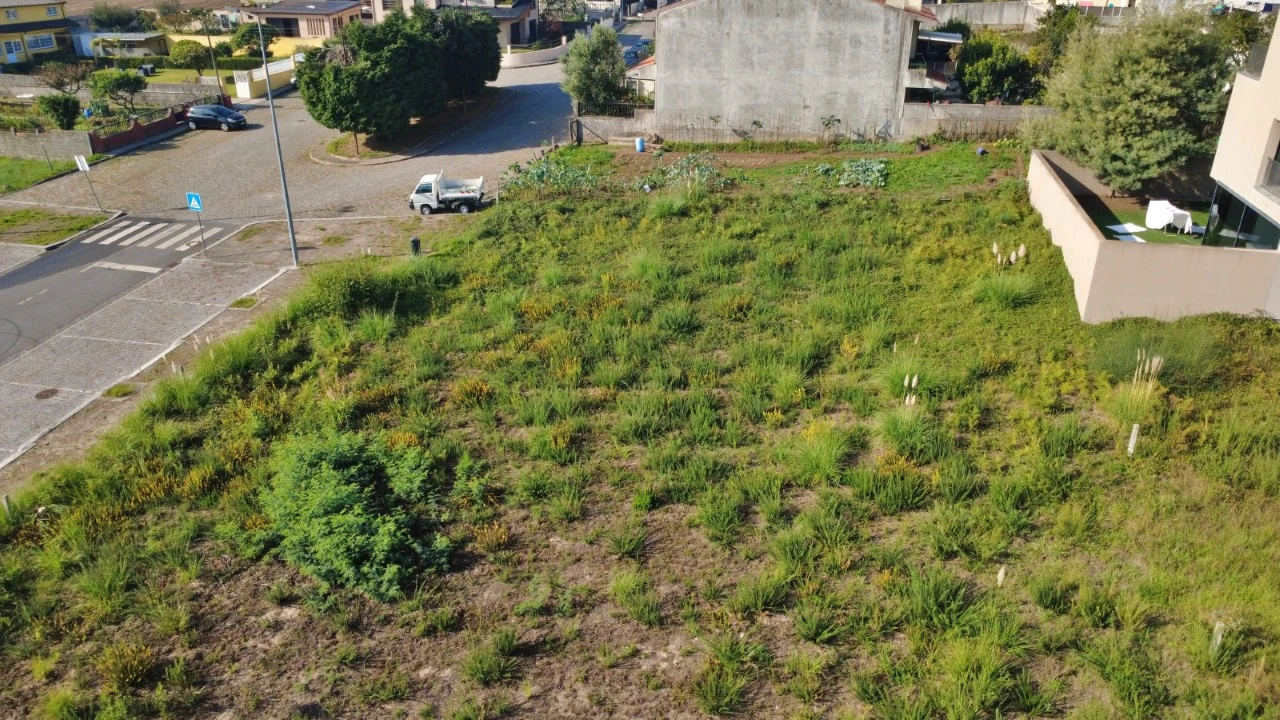 Terreno para Venda em Castêlo da Maia Foto 5