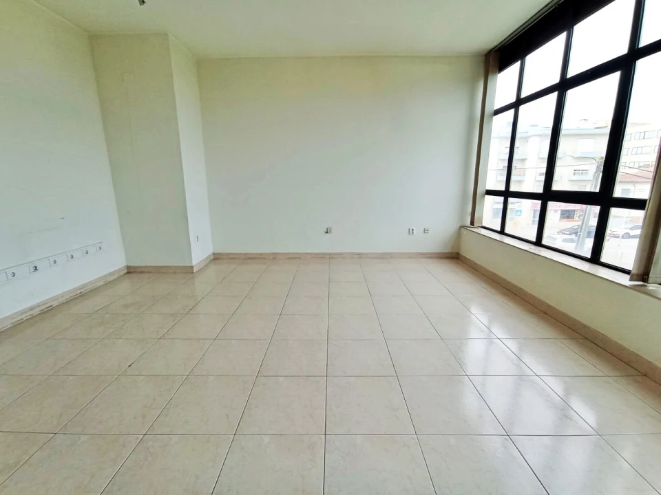 Escritório para Arrendamento em Castêlo da Maia Foto 2