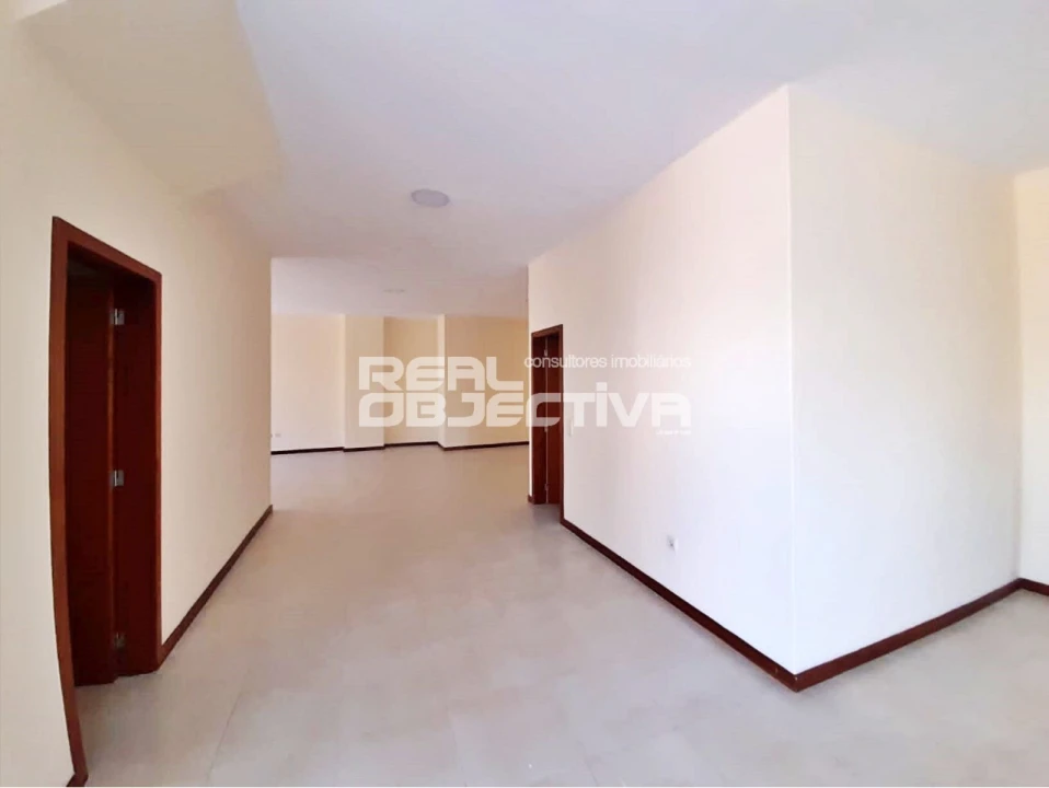 Loja para Arrendamento em Vila Chã Foto 5