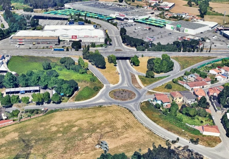 Terreno para Venda em Castêlo da Maia