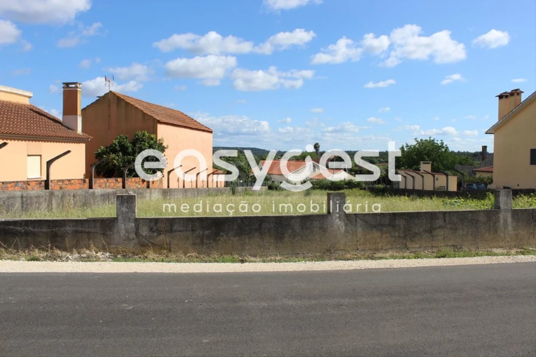 Terreno para Venda em São João Baptista e Santa Maria dos Olivais Foto 1