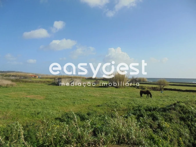 Terreno para Venda em Praia da Vitoria (Santa Cruz)