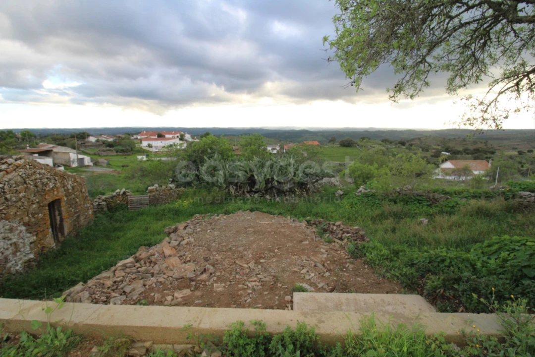 Terreno para Venda em Giões Foto 1