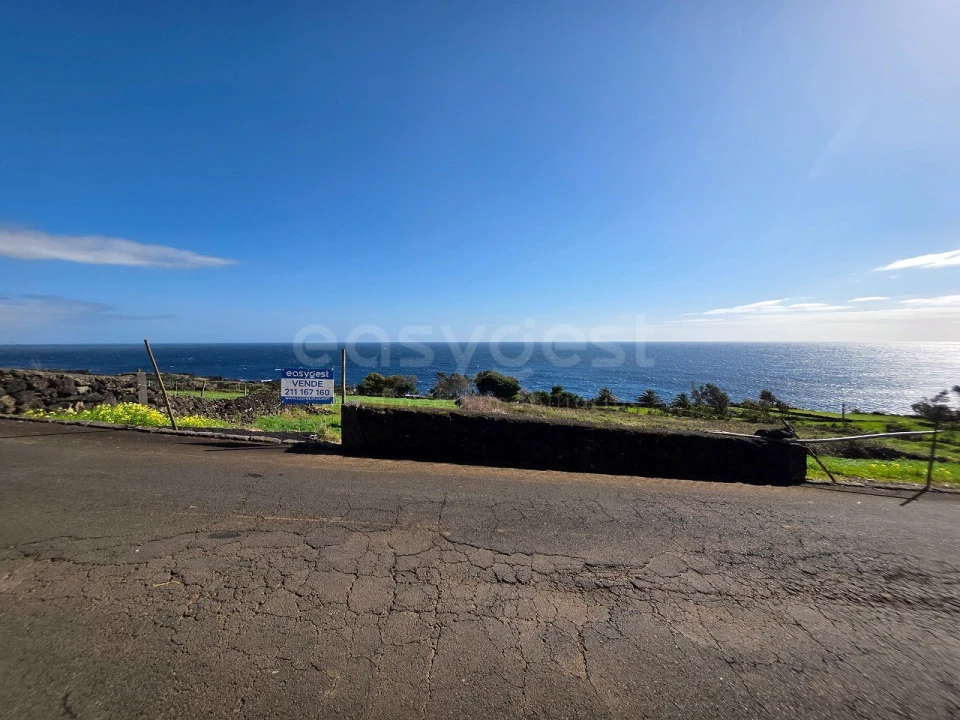 Terreno para Venda em Lajes do Pico Foto 2