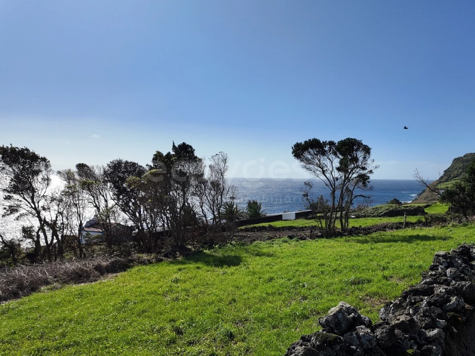 Terreno para Venda em Lajes do Pico Foto 7