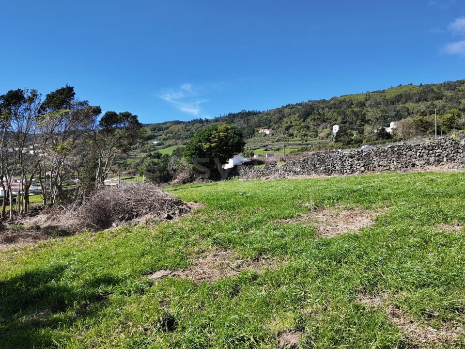 Terreno para Venda em Lajes do Pico Foto 8