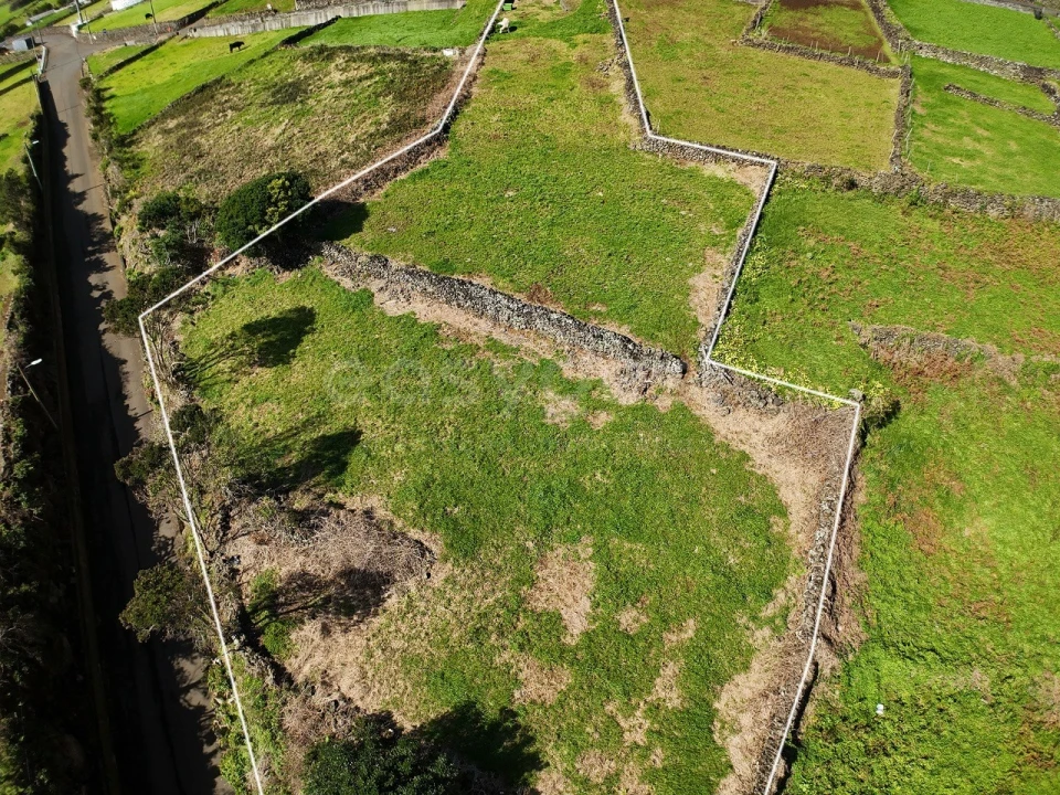 Terreno para Venda em Lajes do Pico Foto 9