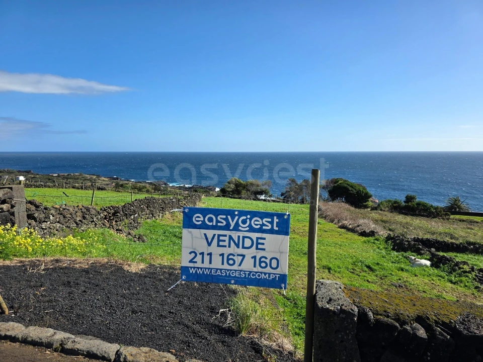 Terreno para Venda em Lajes do Pico Foto 10