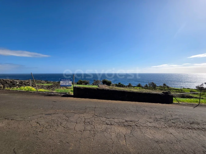 Terreno para Venda em Lajes do Pico Foto 2