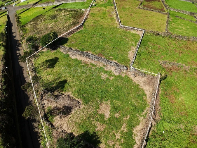 Terreno para Venda em Lajes do Pico Foto 9