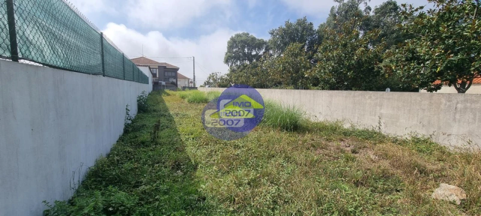 Terreno para Venda em Paços de Brandão Foto 1