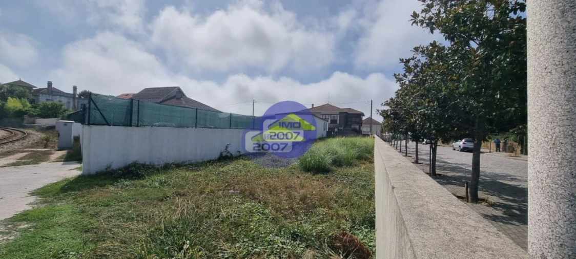Terreno para Venda em Paços de Brandão Foto 4
