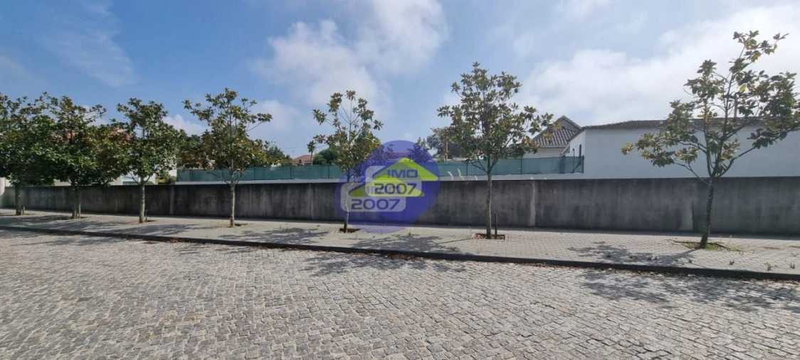 Terreno para Venda em Paços de Brandão Foto 5