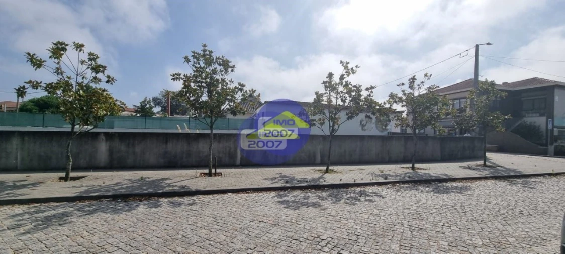 Terreno para Venda em Paços de Brandão Foto 8