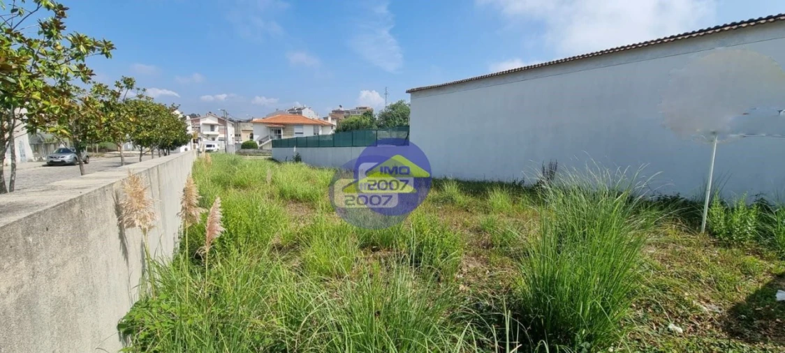 Terreno para Venda em Paços de Brandão Foto 9