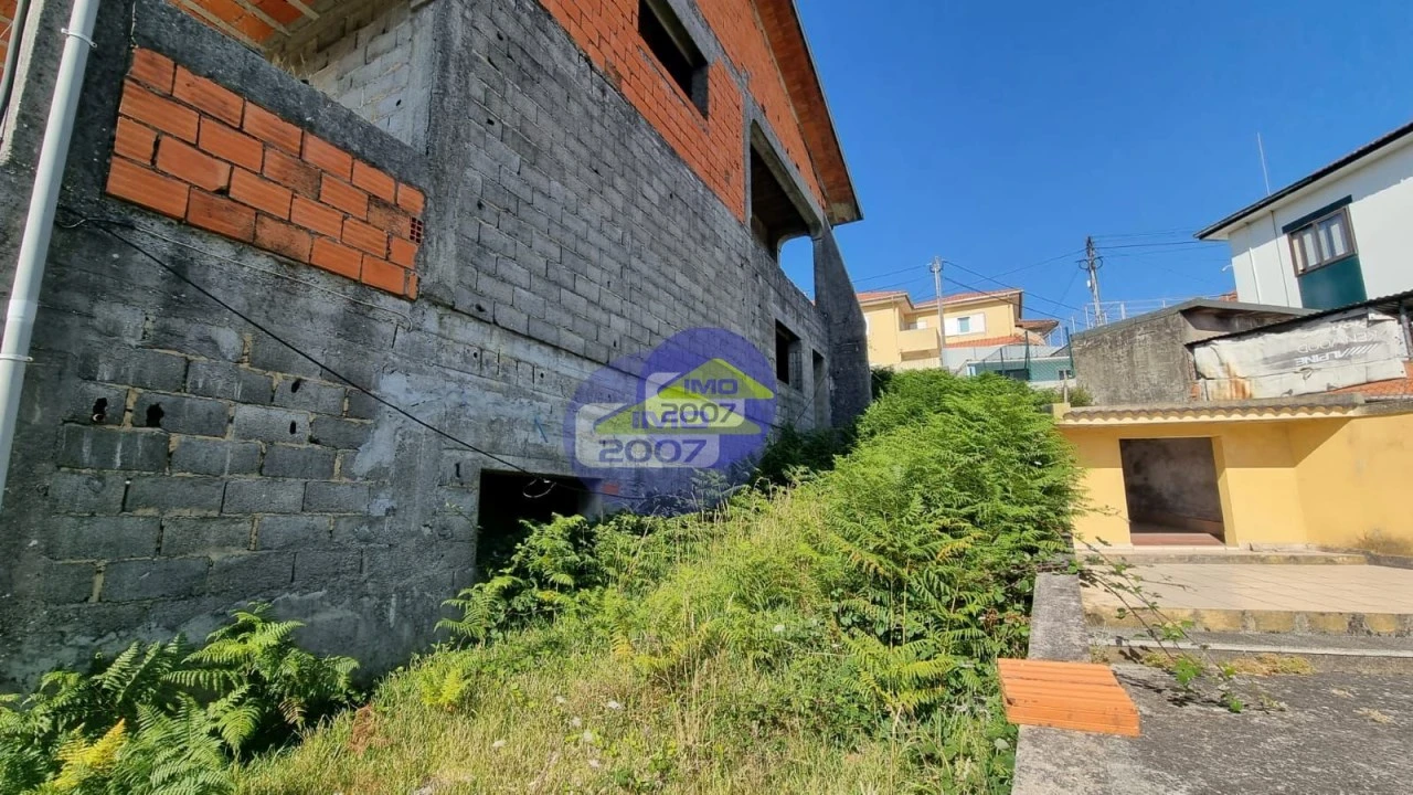 Terreno para Venda em Sanguedo Foto 4