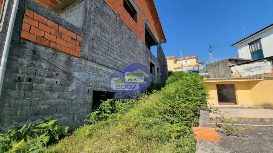 Terreno para Venda em Sanguedo Foto 4