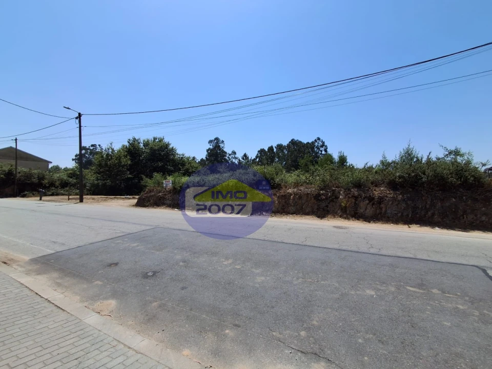 Terreno para Venda em Milheiros de Poiares Foto 1