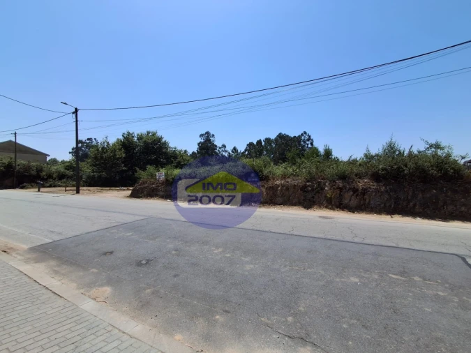 Terreno para Venda em Milheiros de Poiares Foto 1