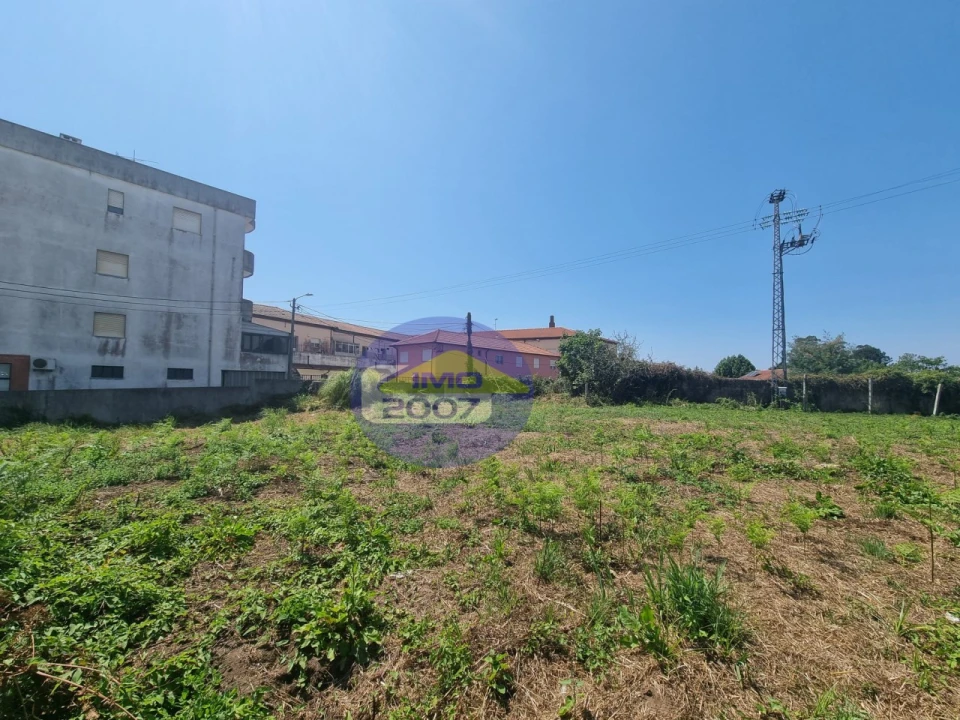 Terreno para Venda em Paços de Brandão Foto 5