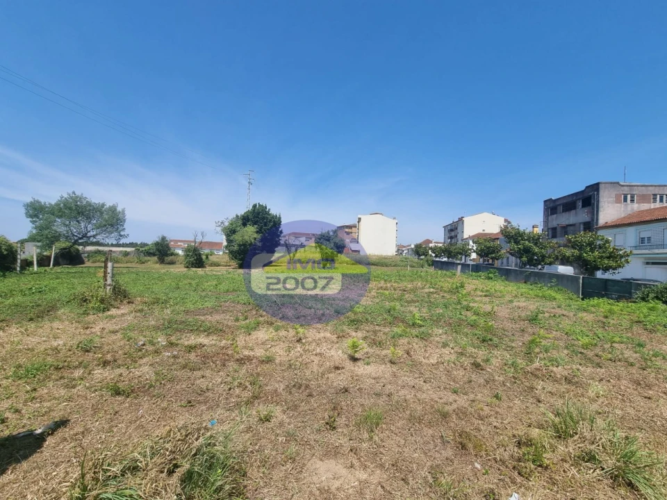 Terreno para Venda em Paços de Brandão Foto 9