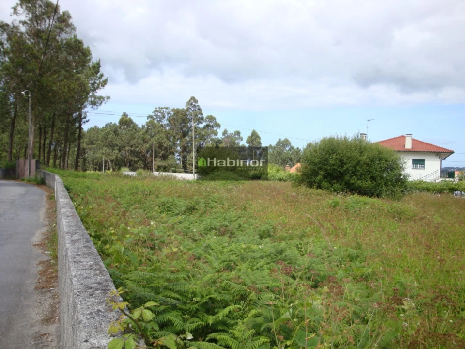 Terreno para Venda em Mazarefes e Vila Fria Foto 1
