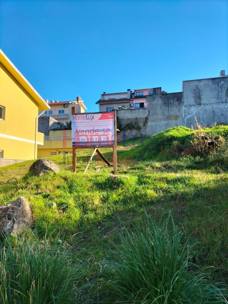 Terreno para Venda em Fânzeres e São Pedro da Cova Foto 1