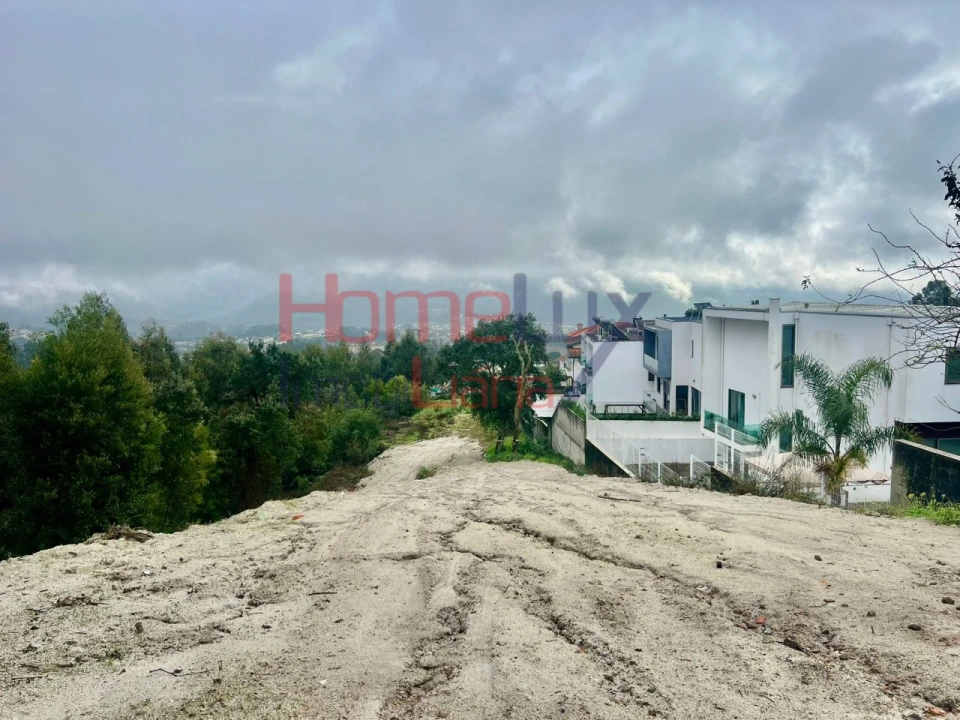 Terreno para Venda em Fânzeres e São Pedro da Cova Foto 1