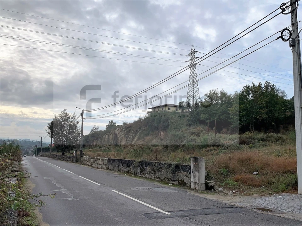 Terreno para Venda em Ronfe Foto 1