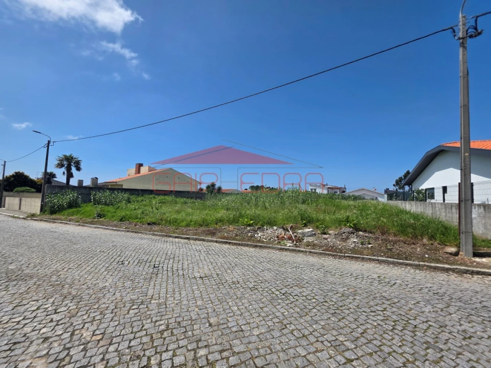 Terreno para Venda em Gulpilhares e Valadares Foto 1