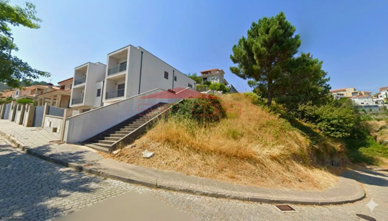 Terreno para Venda em Campelo e Ovil Foto 1