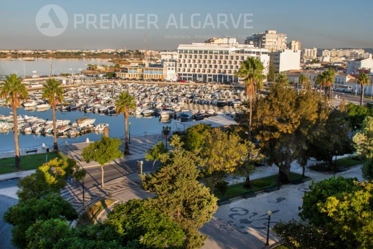 Terreno para Venda em Faro (Sé e São Pedro) Foto 1