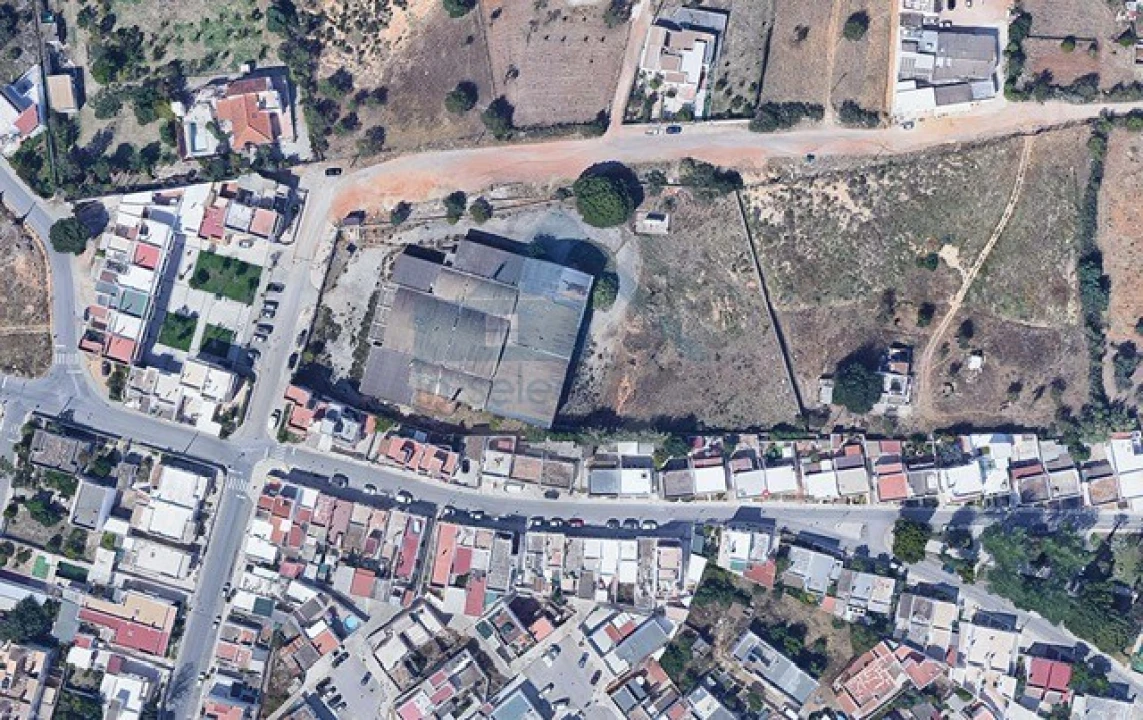 Terreno para Venda em Quelfes Foto 1