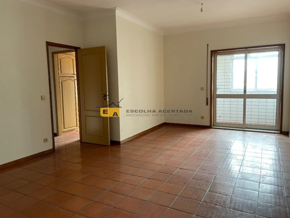 Apartamento T2 para Venda em Cidade da Maia Foto 4