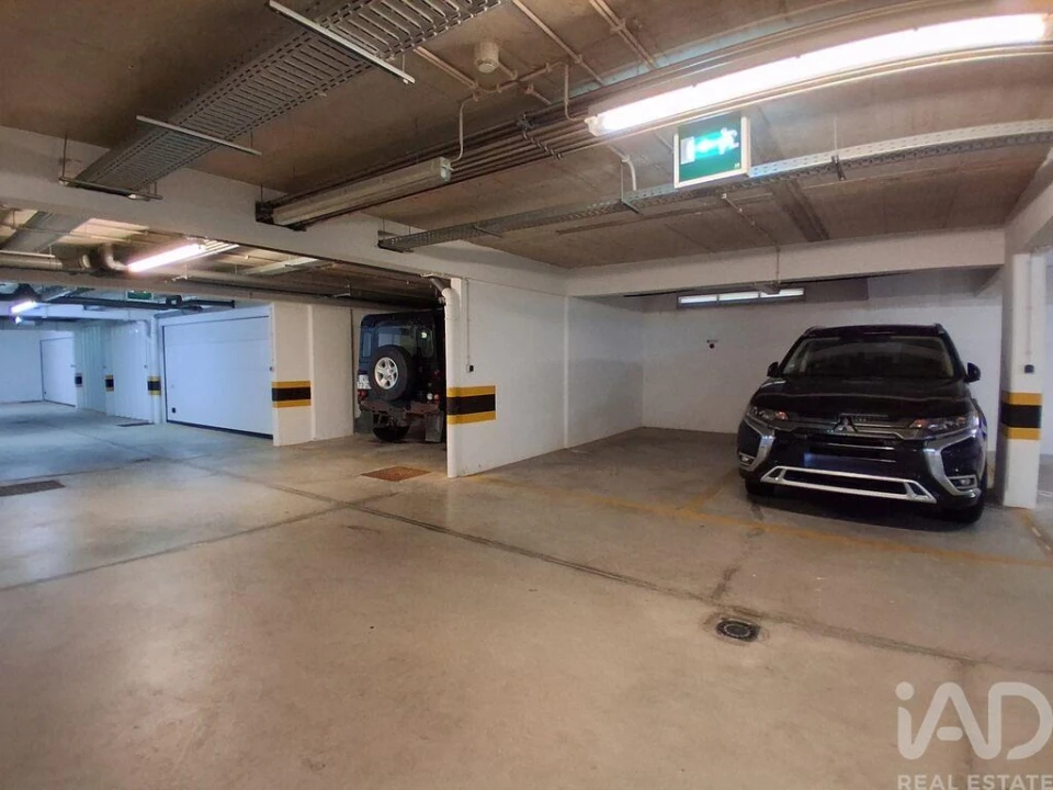 Garagem para Venda em Lagos (São Sebastião e Santa Maria) Foto 8