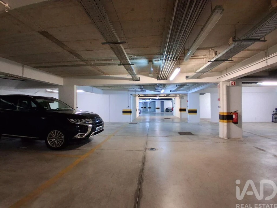 Garagem para Venda em Lagos (São Sebastião e Santa Maria) Foto 9