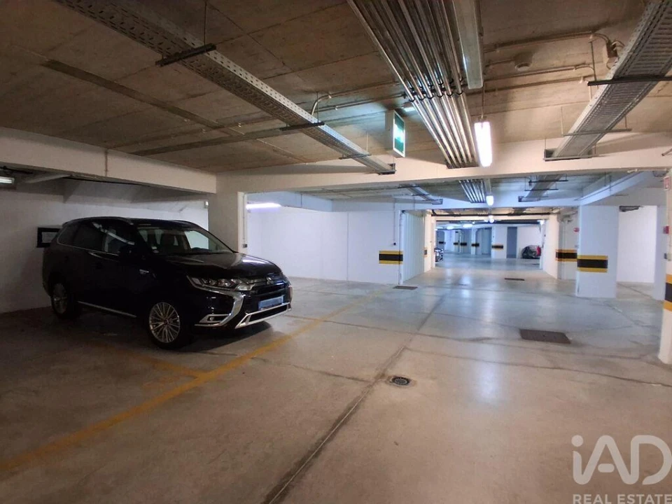 Garagem para Venda em Lagos (São Sebastião e Santa Maria) Foto 6