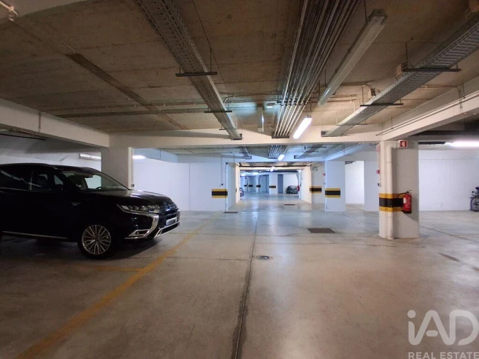 Garagem para Venda em Lagos (São Sebastião e Santa Maria) Foto 9