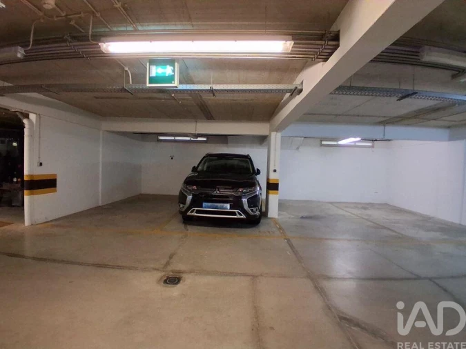 Garagem para Venda em Lagos (São Sebastião e Santa Maria) Foto 7