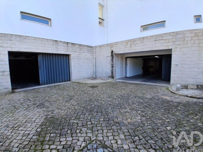 Garagem para Venda em Lagos (São Sebastião e Santa Maria) Foto 1