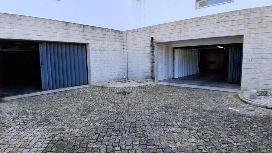 Garagem para Venda em Lagos (São Sebastião e Santa Maria)