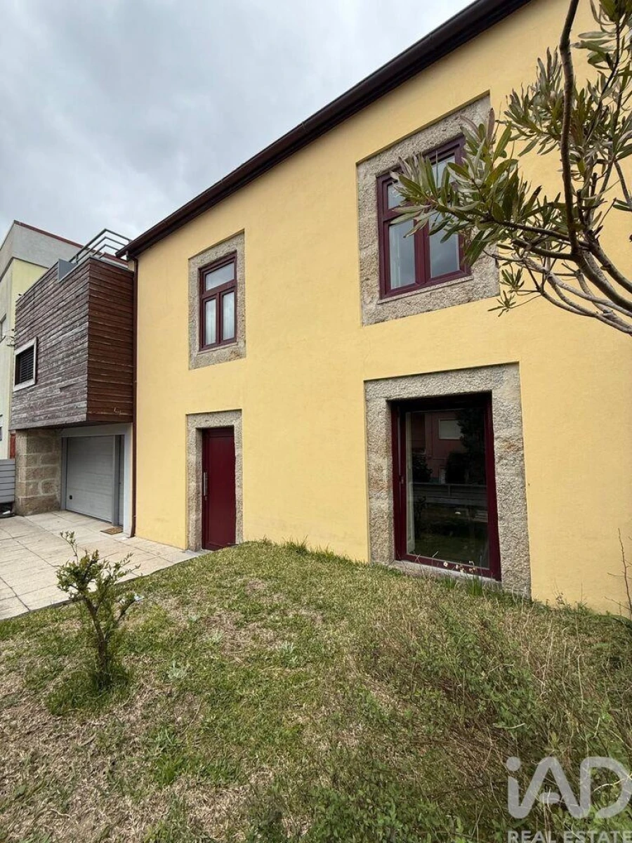 Moradia T4 para Venda em Vouzela e Paços de Vilharigues Foto 1