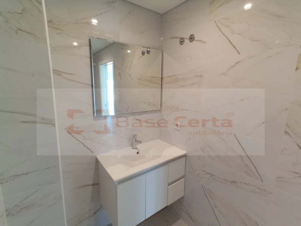 Apartamento T1 para Venda em Corroios Foto 4
