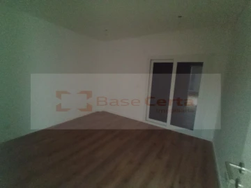 Apartamento T1 para Venda em Corroios