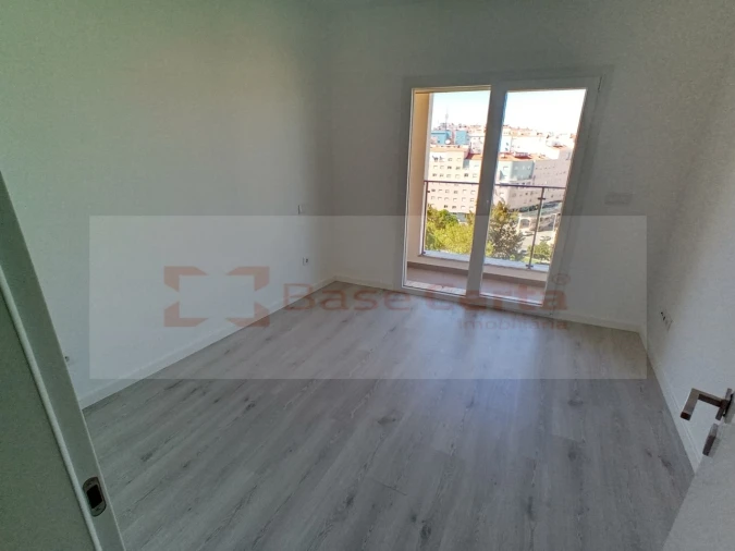 Apartamento T1 para Venda em Corroios Foto 6