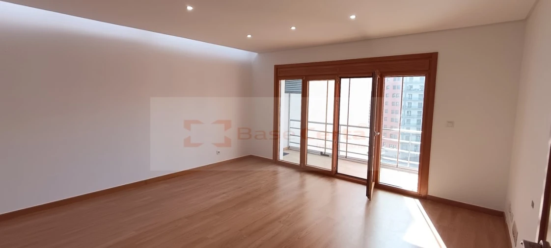 Apartamento T3 para Venda em Odivelas Foto 3